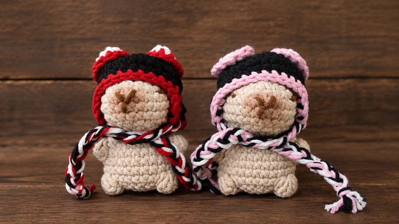 Crochet Capybara Keychain Spider Hat | Handmade Kawaii Capy Bag Charm, Funny Capybara Gift, Cute Animal Lover Keychain, Gift for Her