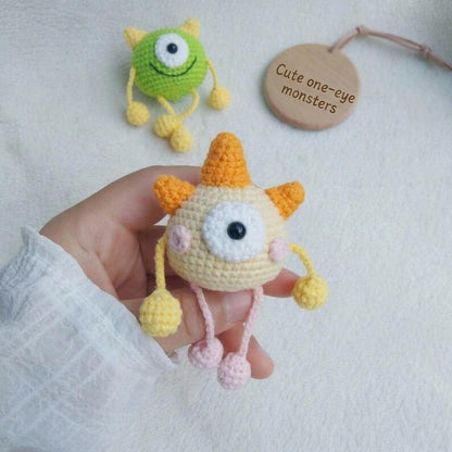 Cute Monster Crochet Keychain, One Eyed Amigurumi Monster Charm, Kawaii Cyclops Plush Keyring, Handmade Alien Bag Charm, Funny Crochet Gift