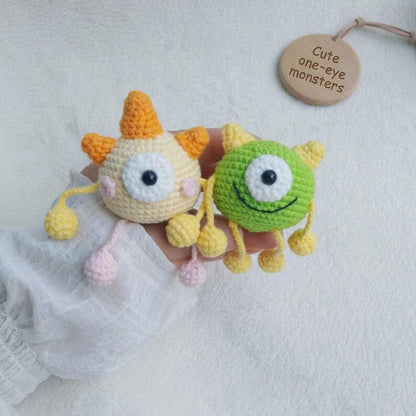 Cute Monster Crochet Keychain, One Eyed Amigurumi Monster Charm, Kawaii Cyclops Plush Keyring, Handmade Alien Bag Charm, Funny Crochet Gift