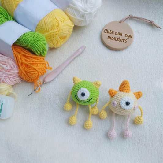 Cute Monster Crochet Keychain, One Eyed Amigurumi Monster Charm, Kawaii Cyclops Plush Keyring, Handmade Alien Bag Charm, Funny Crochet Gift