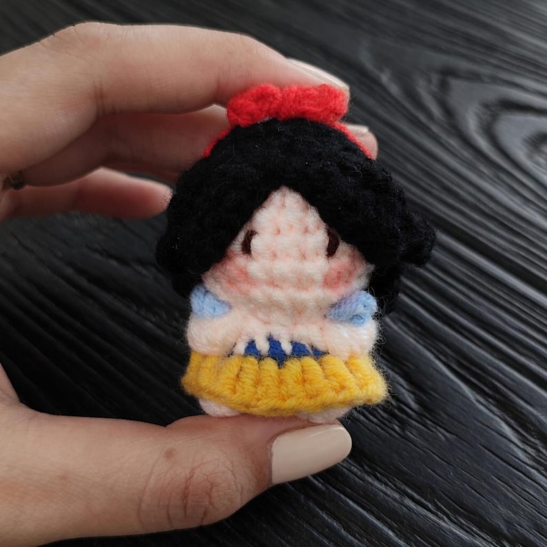 Long Blonde Hair Princess Crochet Keychain, Cartoon Amigurumi Doll, Golden Hair Fantasy Princess, Tower Girl, Gift for Her, Bag Charm
