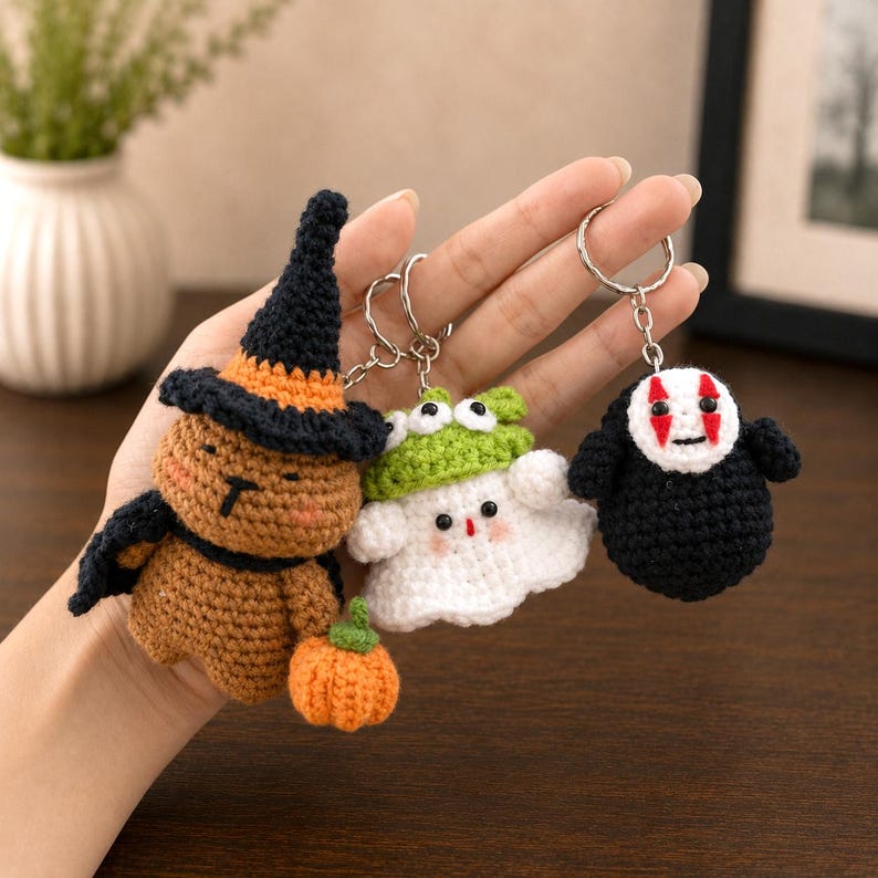 Crochet Keychain Halloween Witch | Amigurumi Capybara with Pumpkin Bag Charm | Handmade Spooky Ghost Cute Gift