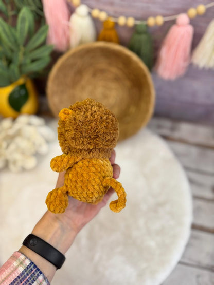 Crochet Safari Lion, Handmade Wildlife Keepsake, Plush Lion Figurine, Jungle Animal Decor, Personalized Gift
