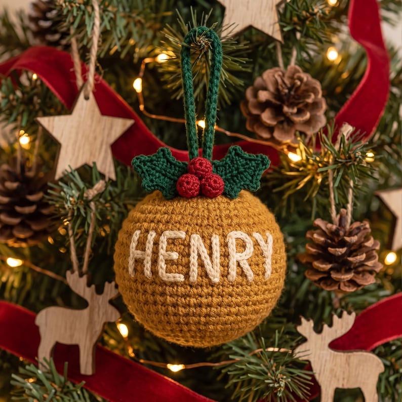 Personalized Crochet Christmas Ornament, Custom Name Bauble, Handmade Tree Decoration, Family Stocking Stuffer, Holiday Gift