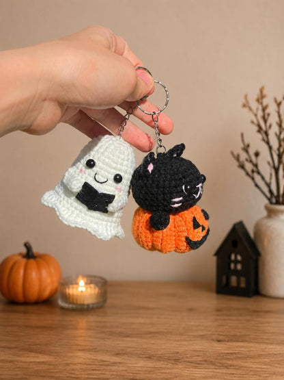 Crochet Black Cat Pumpkin Car Hanging – Cute Halloween Amigurumi Rearview Mirror Charm, Spooky Car Decor, Handmade Cat Lover Gift