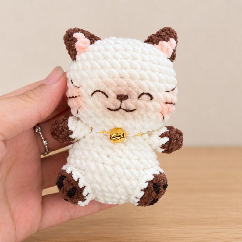 Crochet Cute Cat Keychain, Handmade Mini Crochet Amigurumi Cat Keychain, Cute Keyring, Crochet Cat Stuffed Animal, Cute Gifts For Cat Lovers