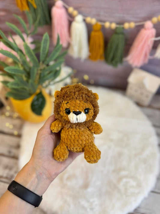 Crochet Safari Lion, Handmade Wildlife Keepsake, Plush Lion Figurine, Jungle Animal Decor, Personalized Gift