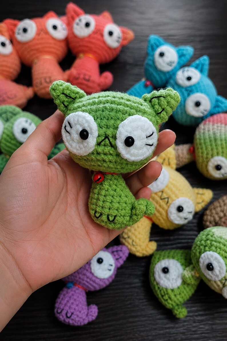 Custom Color Crochet Cat Keychain, Handmade Amigurumi Kitty with Bell, Kawaii Bag Charm, Cute Cat Lover Gift