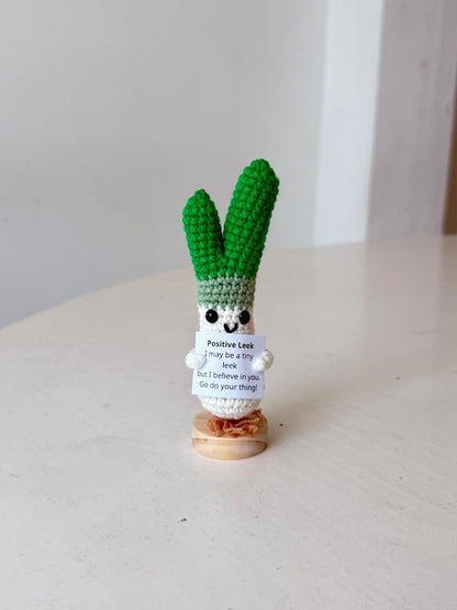 Funny Positive Leek, Knitted Leek Toy With Positive Card, Cute Wool Inspirational Leek Crochet Vegetable Doll Cheer Up Gifts