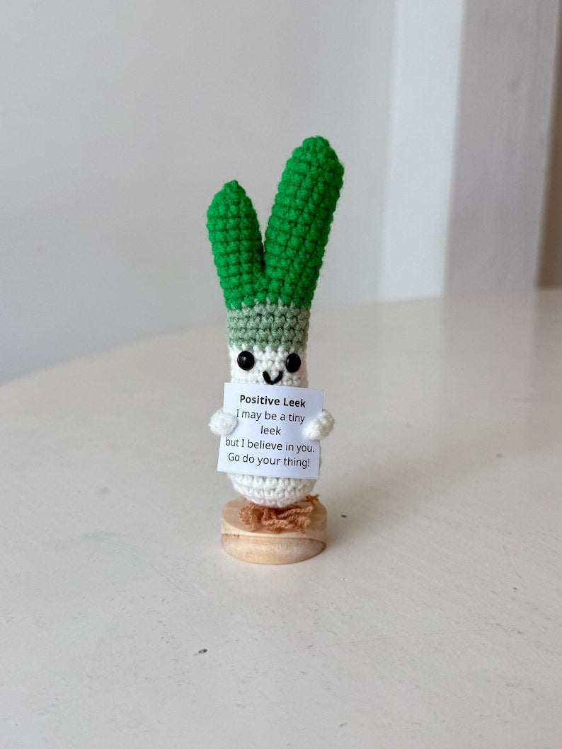 Funny Positive Leek, Knitted Leek Toy With Positive Card, Cute Wool Inspirational Leek Crochet Vegetable Doll Cheer Up Gifts