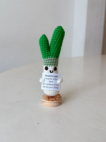 Funny Positive Leek, Knitted Leek Toy With Positive Card, Cute Wool Inspirational Leek Crochet Vegetable Doll Cheer Up Gifts