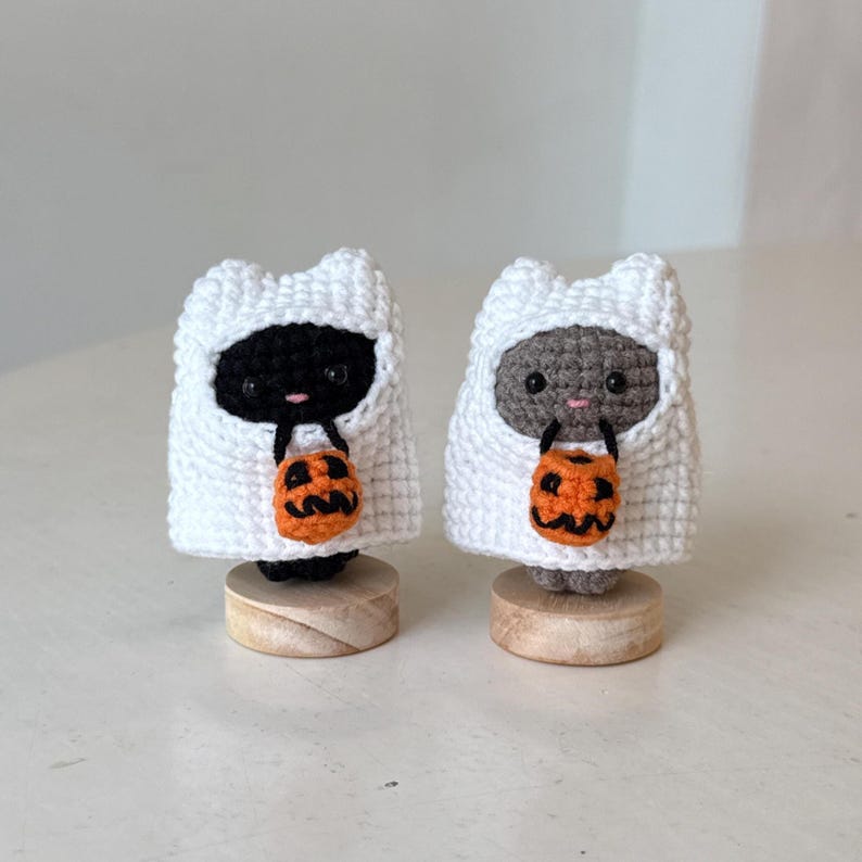 Handmade Crochet Halloween Ghost Cat Amigurumi, Cute Cat Costume Plush Toy, Fall Decor, Perfect Halloween Gift, Halloween Decor