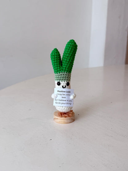 Funny Positive Leek, Knitted Leek Toy With Positive Card, Cute Wool Inspirational Leek Crochet Vegetable Doll Cheer Up Gifts