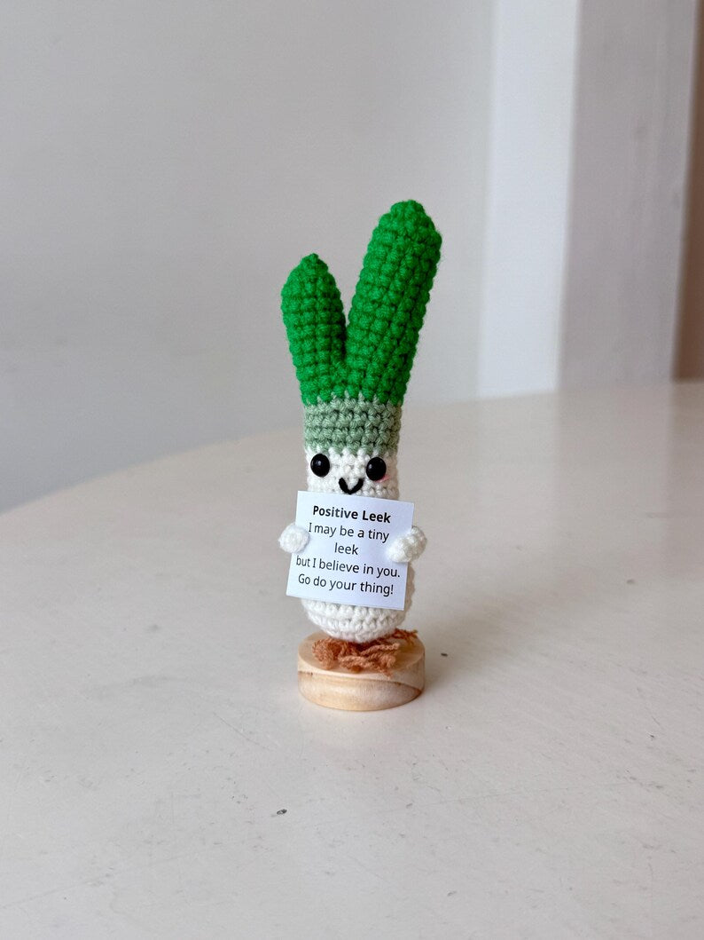 Funny Positive Leek, Knitted Leek Toy With Positive Card, Cute Wool Inspirational Leek Crochet Vegetable Doll Cheer Up Gifts