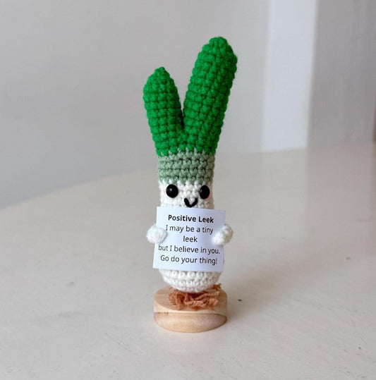 Funny Positive Leek, Knitted Leek Toy With Positive Card, Cute Wool Inspirational Leek Crochet Vegetable Doll Cheer Up Gifts