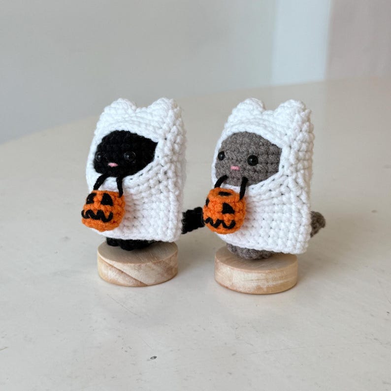 Handmade Crochet Halloween Ghost Cat Amigurumi, Cute Cat Costume Plush Toy, Fall Decor, Perfect Halloween Gift, Halloween Decor