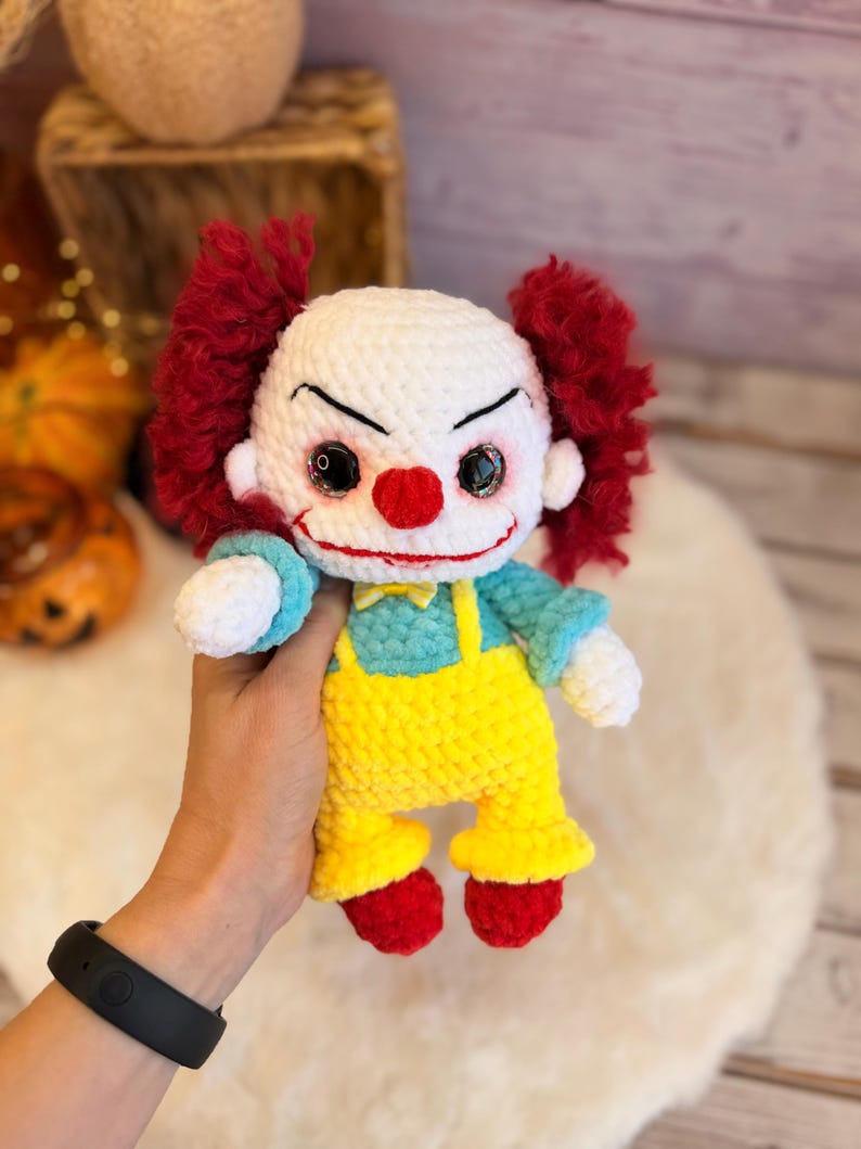 Halloween Crochet Creepy Clown & Spooky Villain Amigurumi Decor, Gift for Horror Fans