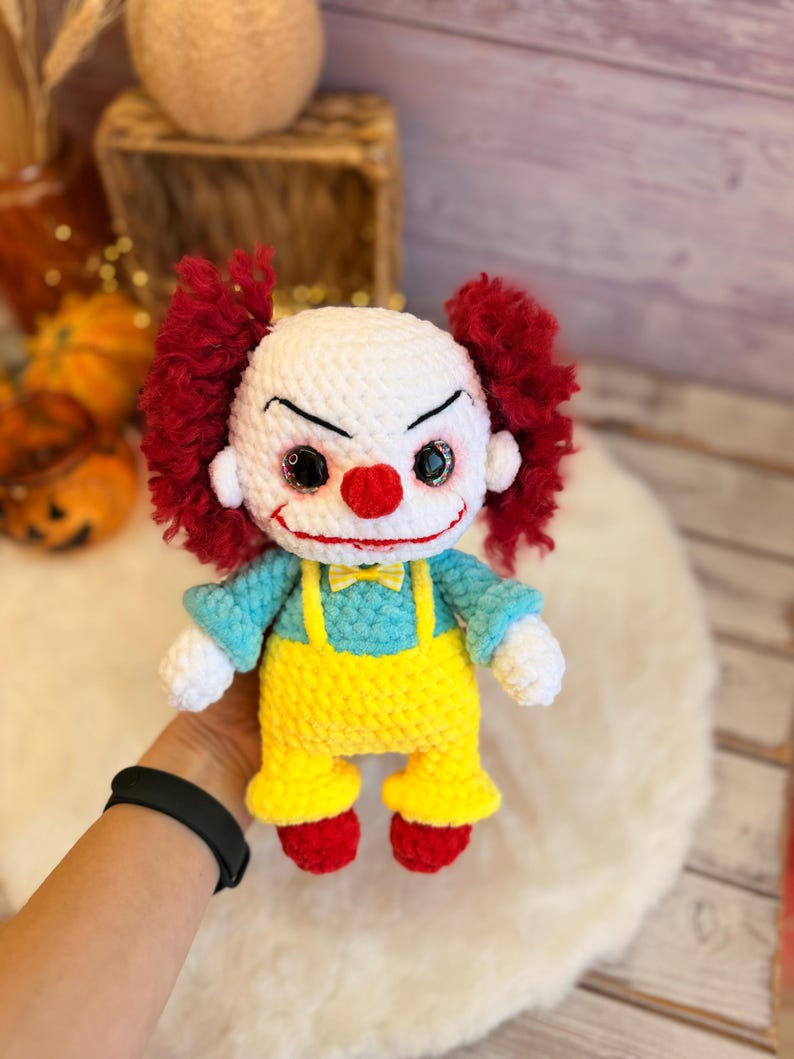 Halloween Crochet Creepy Clown & Spooky Villain Amigurumi Decor, Gift for Horror Fans