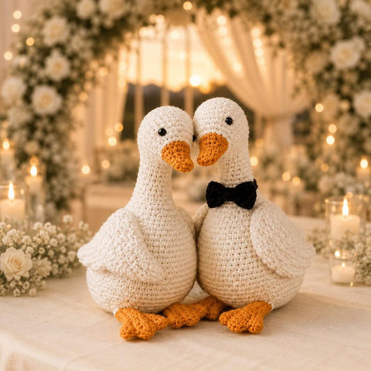 White Crochet Wedding Duck Couple, Amigurumi Bride and Groom Decor, 10–12 cm