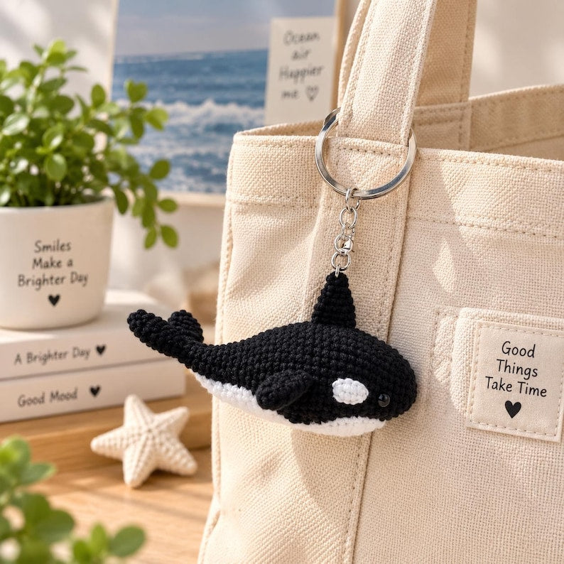 Crochet Orca Keychain – Cute Whale Amigurumi – Handmade Whale Plush – Ocean Animal Bag Charm – Marine Life Gift, Crochet Sea Animal Lover