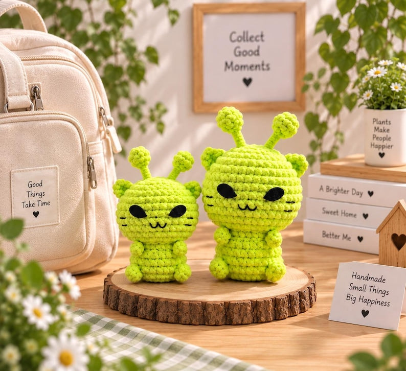 Crochet Alien Cat Keychain, Handmade Kawaii Green Cat, Mini Plush Bag Charm, Cute Space Cat Gift, Amigurumi Alien Plush
