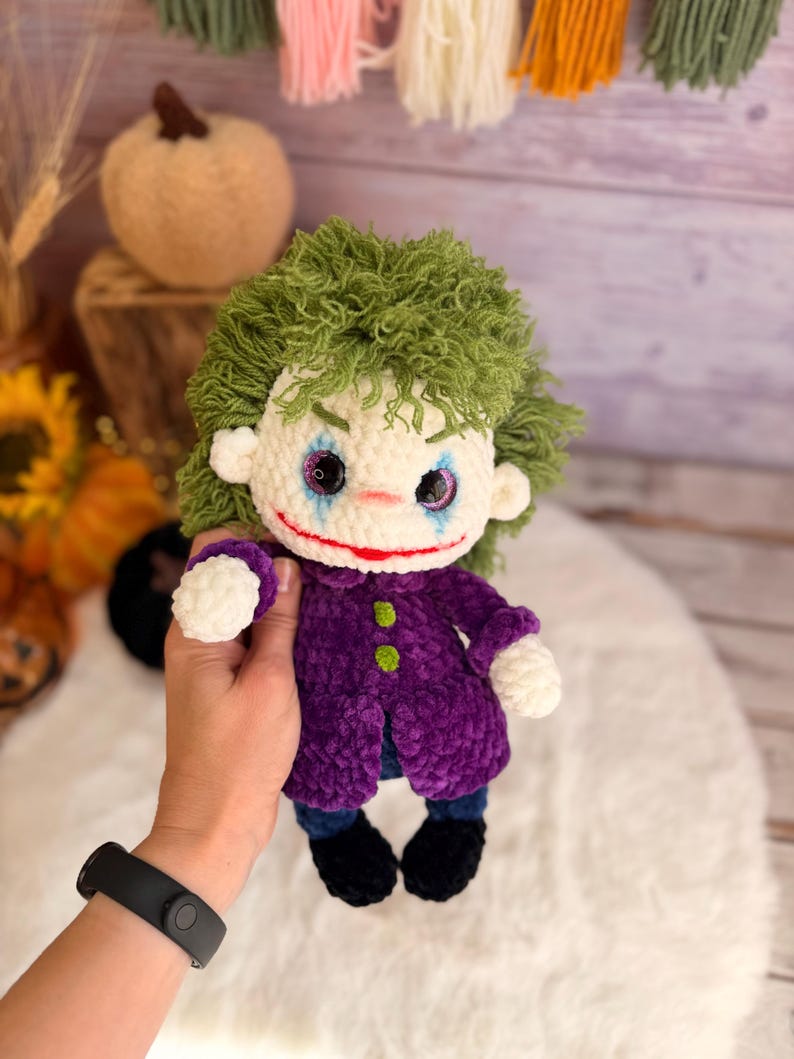 Halloween Crochet Creepy Clown & Spooky Villain Amigurumi Decor, Gift for Horror Fans