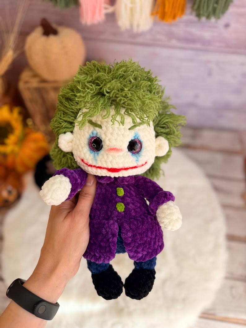 Halloween Crochet Creepy Clown & Spooky Villain Amigurumi Decor, Gift for Horror Fans