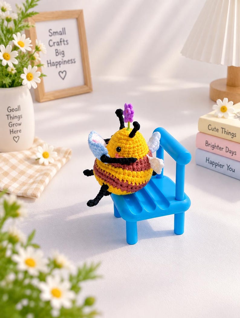 Handmade Crochet Reading Bee Plush, Mini Bee Plush Toy, Cozy Gift for Book Lovers, Cute Amigurumi Bee with Book, Kawaii Crochet Animal Doll
