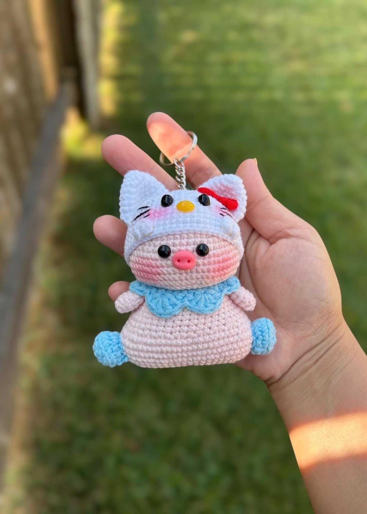 Crocheted Hello Kitty Plushie: Handmade Amigurumi Gift