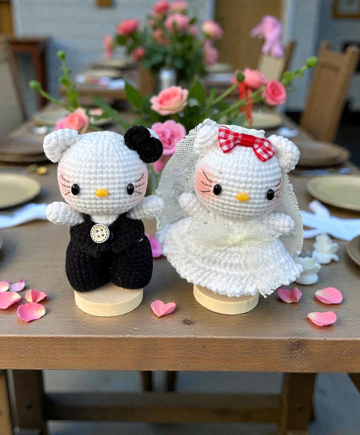 Crocheted Hello Kitty Plushie: Handmade Amigurumi Gift