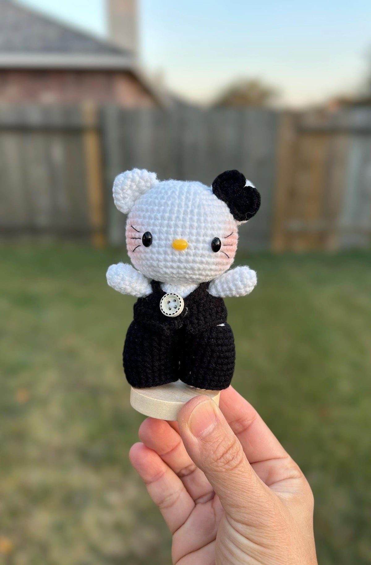 Crocheted Hello Kitty Plushie: Handmade Amigurumi Gift