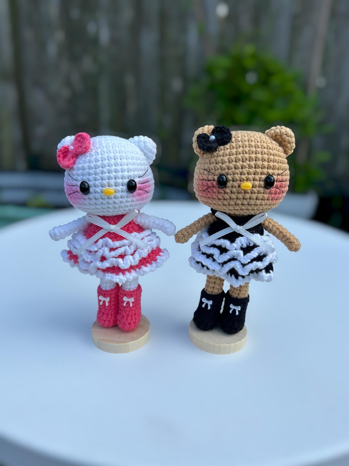 Crocheted Hello Kitty Plushie: Handmade Amigurumi Gift